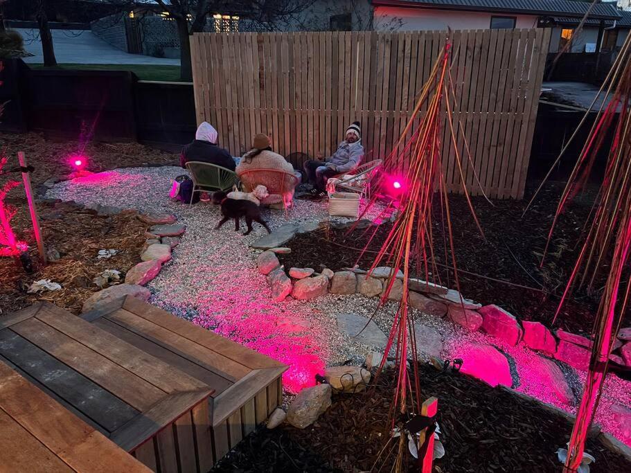Alpine Chalet - Views, Fire-Pit, Central, Cosy Wanaka Dış mekan fotoğraf